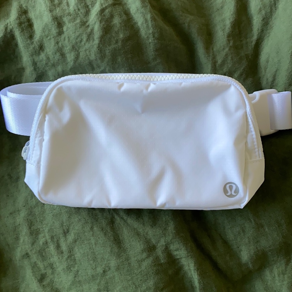 Lululemon Everywhere Belt Bag